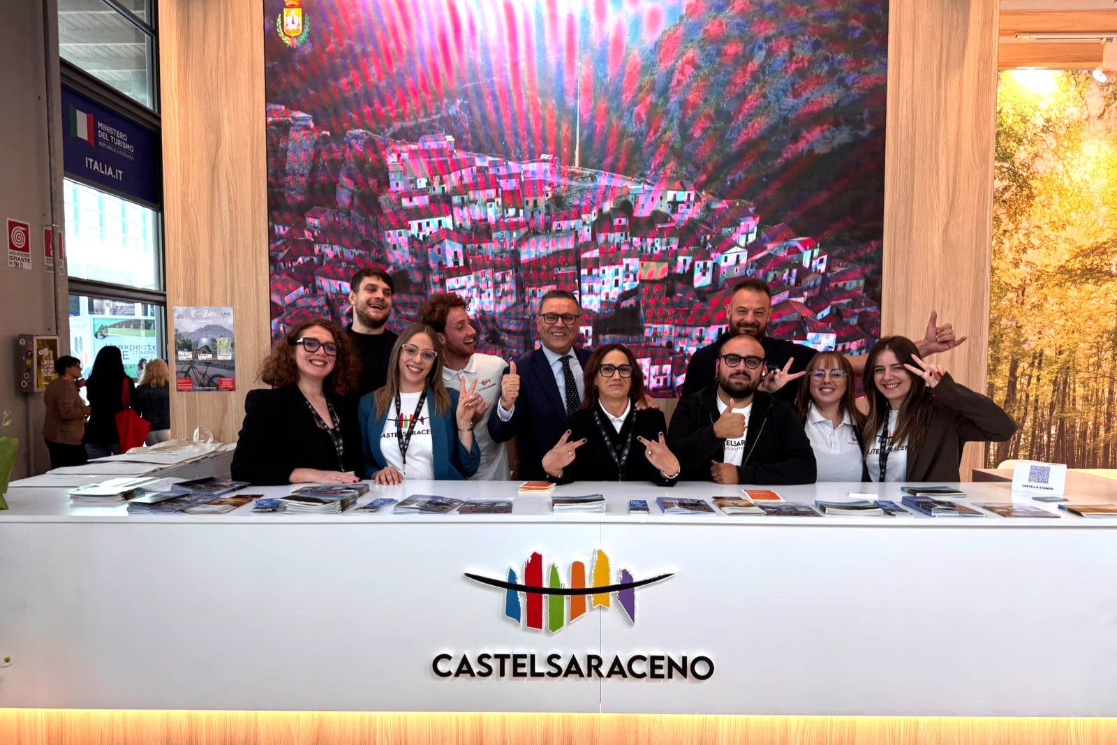 Foto di gruppo del team presente in fiera